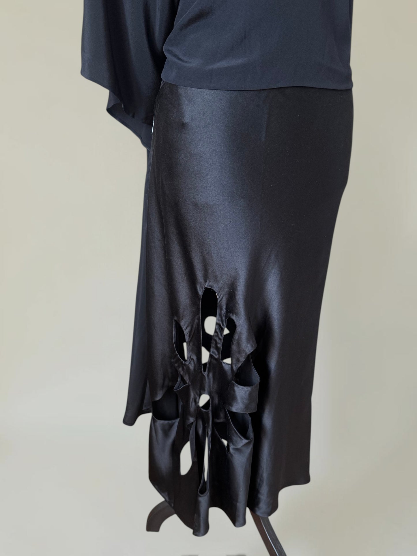 (rare) (NWT) Gucci S/S 2002 by Tom Ford runway floral cut-out silk top and skirt set
