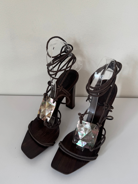 *rare* gucci f/w 2002 mother of pearl heels