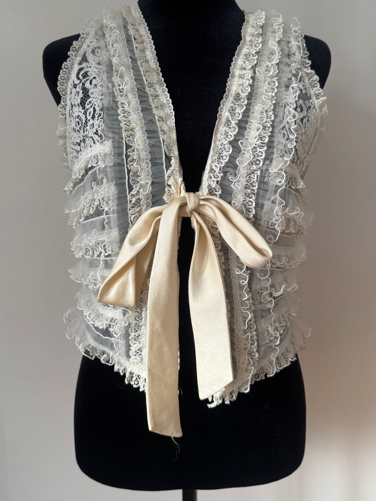 (rare) Valentino F/W 2005 runway lace top