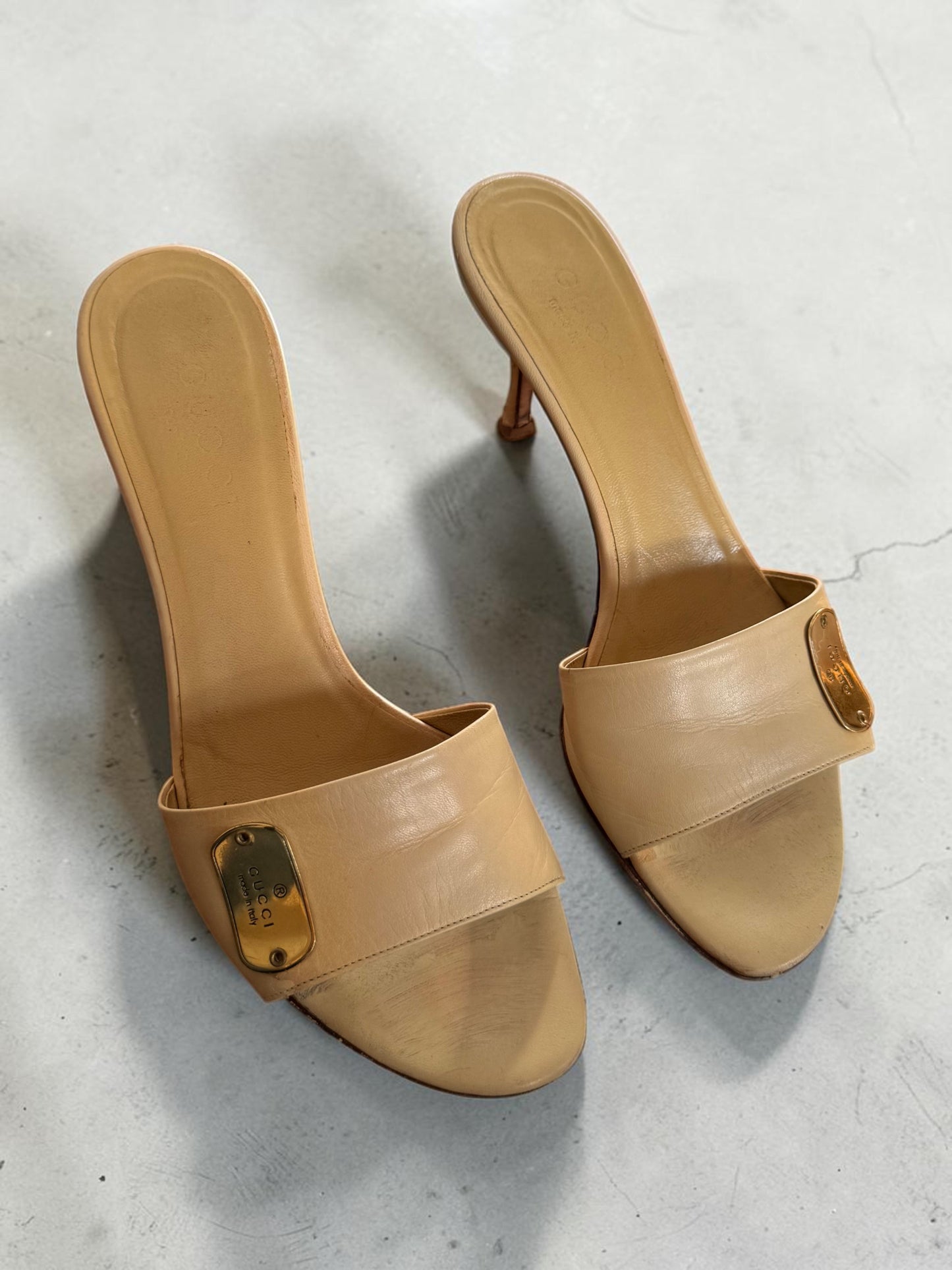 vintage gucci by tom ford beige kitten heels