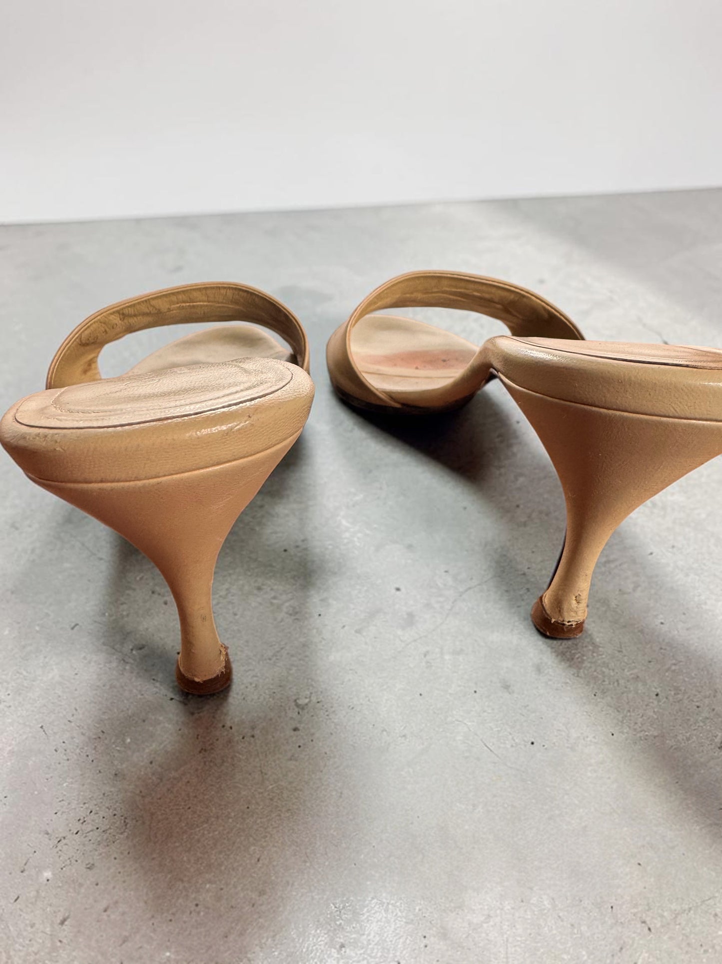 vintage gucci by tom ford beige kitten heels