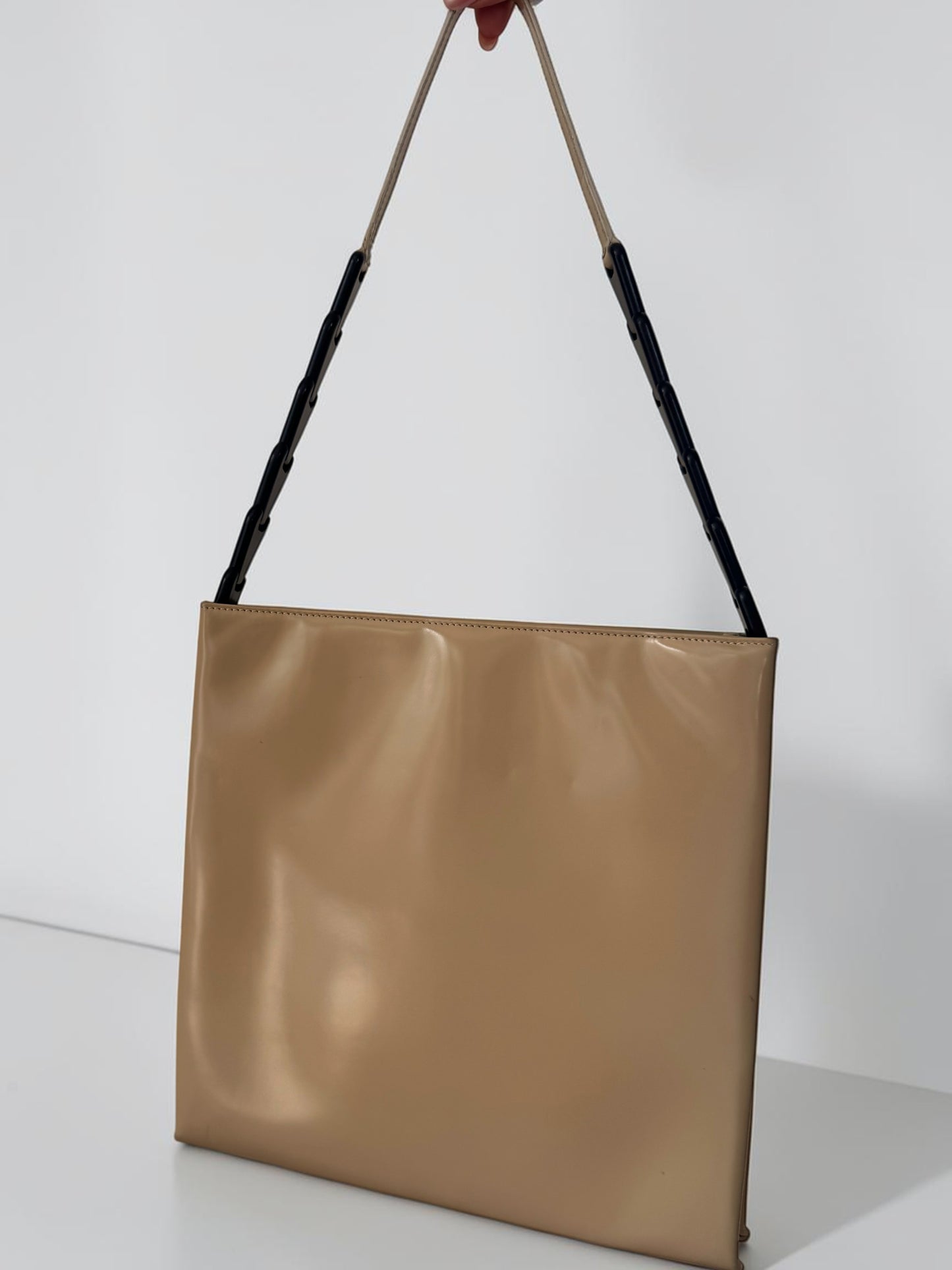 vintage gucci by tom ford beige patent leather shoulder bag