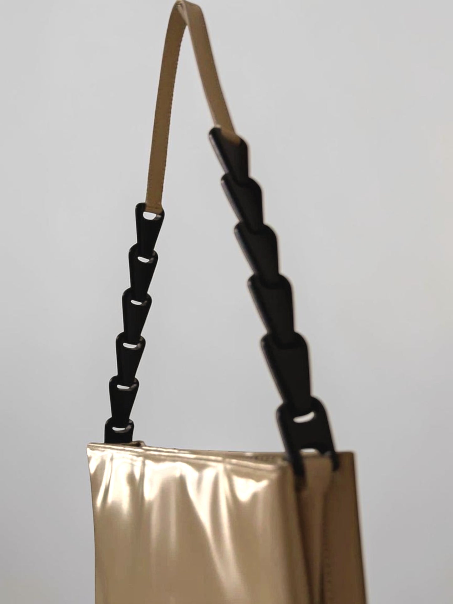 vintage gucci by tom ford beige patent leather shoulder bag