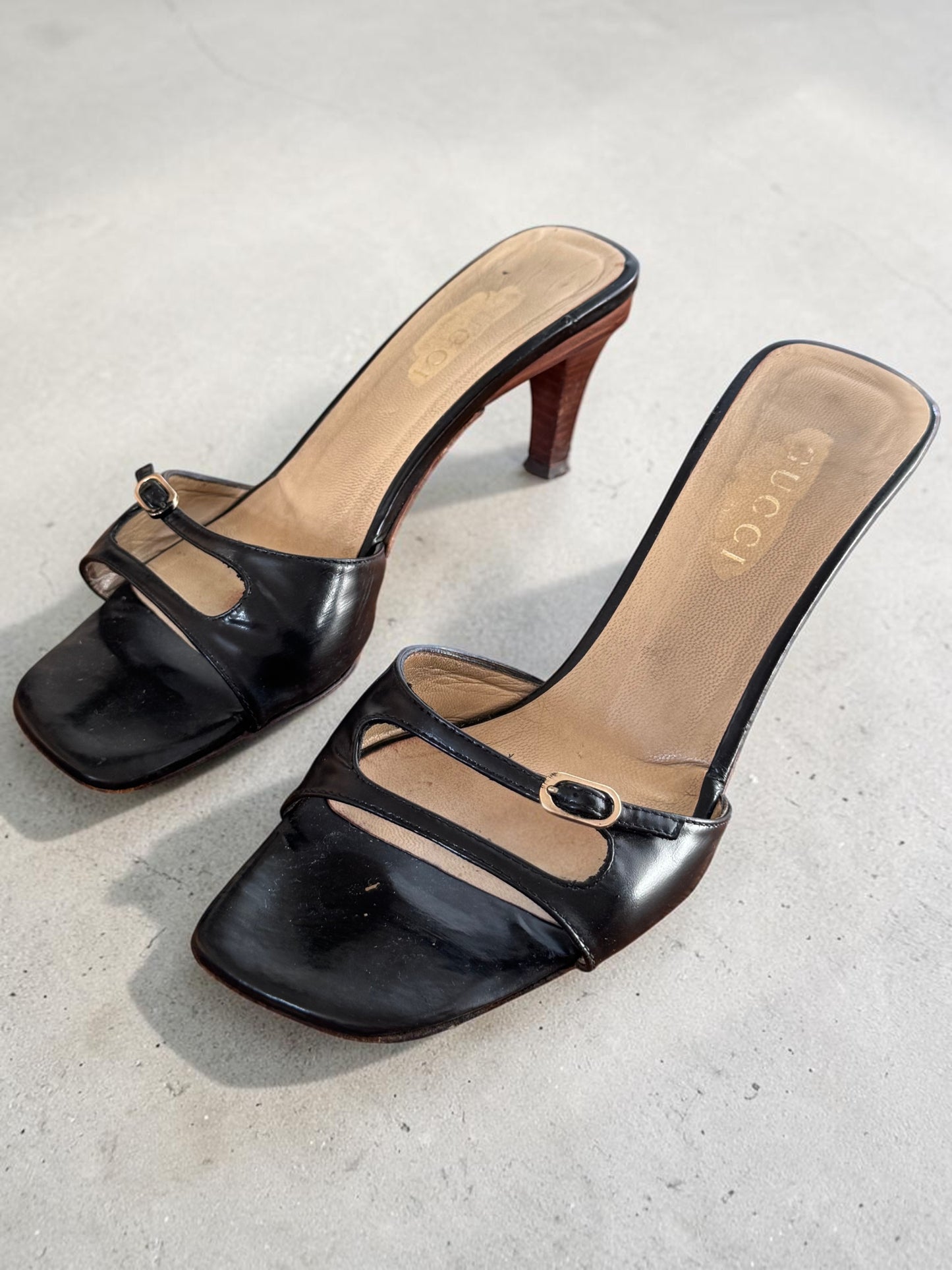 vintage gucci by tom ford black buckle kitten heels